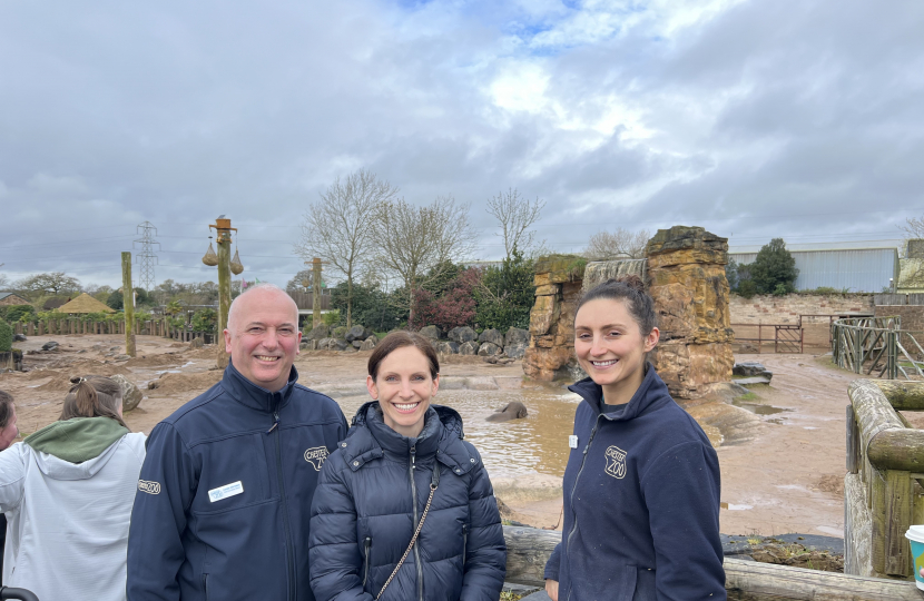 Aphra with team from Chester Zoo